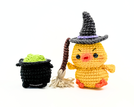 Free Crochet Pattern - Mini Witch Hat and Broomstick